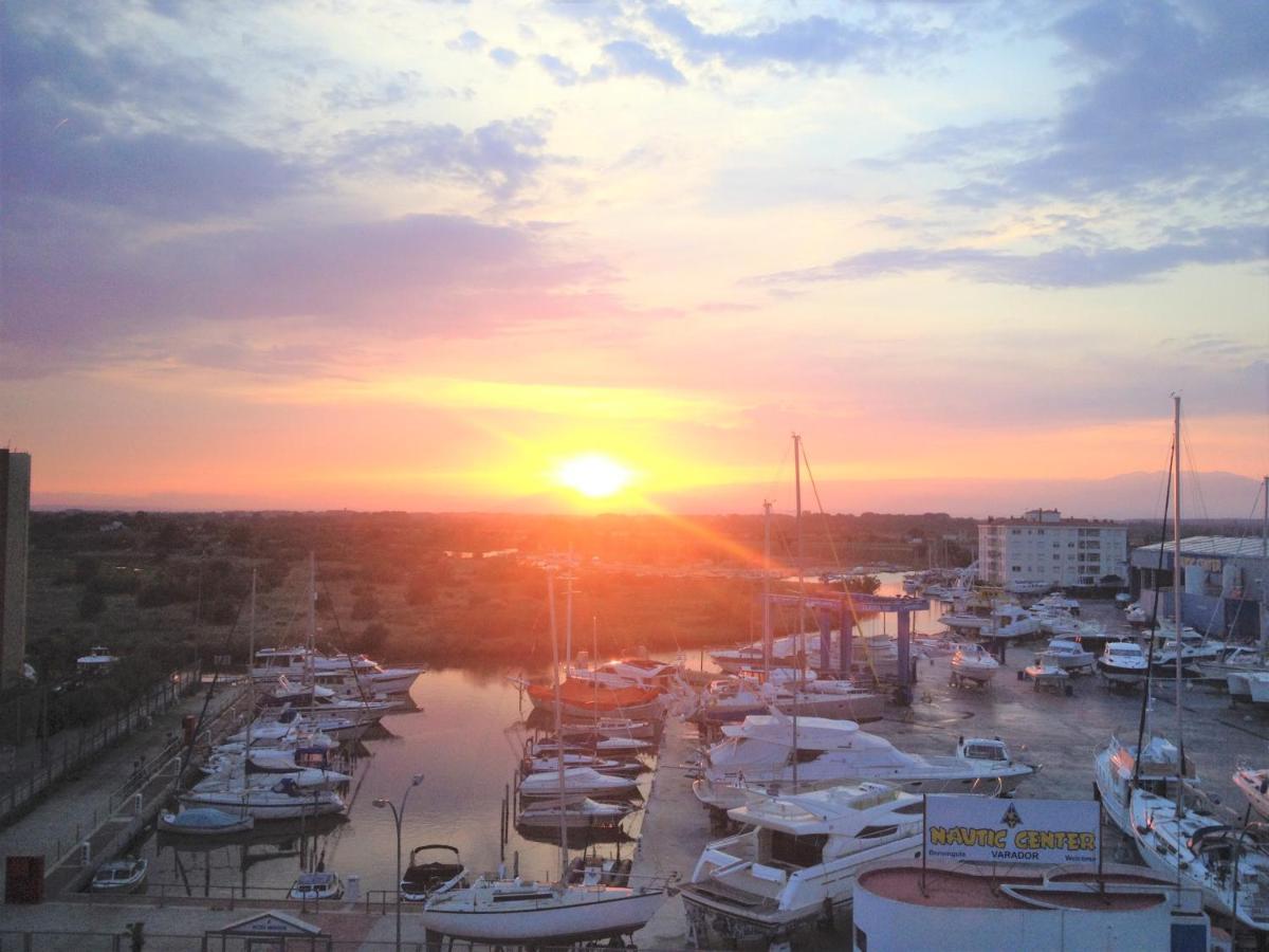 Holidays Penthouse Vues Panoramiques Sur Le Port Naval,Un Sejour Elegant Assure " Wifi Parquing Gratuit Roses Esterno foto