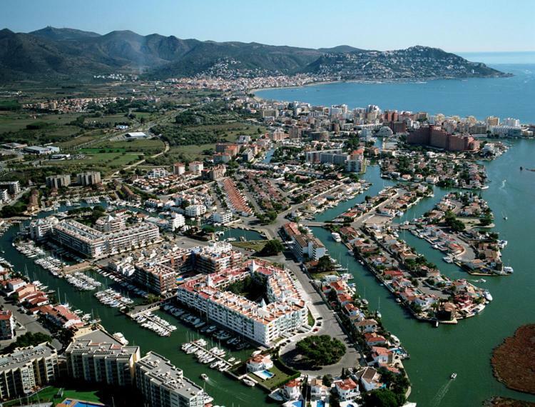 Holidays Penthouse Vues Panoramiques Sur Le Port Naval,Un Sejour Elegant Assure " Wifi Parquing Gratuit Roses Esterno foto