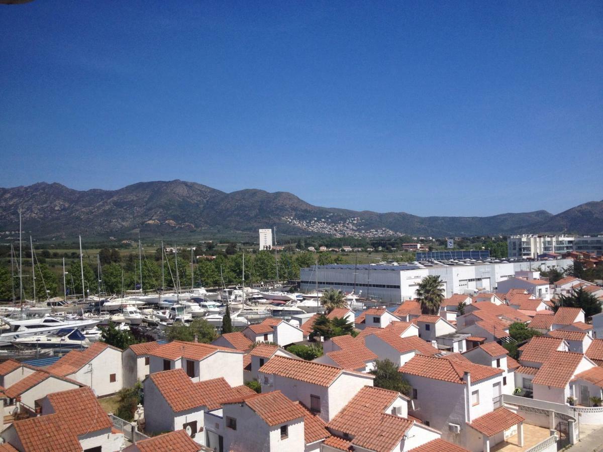 Holidays Penthouse Vues Panoramiques Sur Le Port Naval,Un Sejour Elegant Assure " Wifi Parquing Gratuit Roses Esterno foto