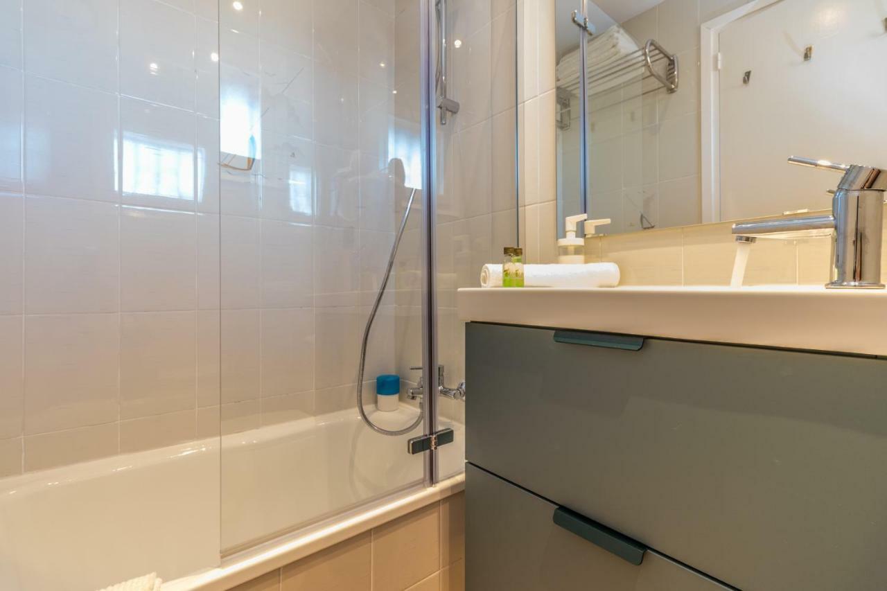 Holidays Penthouse Vues Panoramiques Sur Le Port Naval,Un Sejour Elegant Assure " Wifi Parquing Gratuit Roses Esterno foto